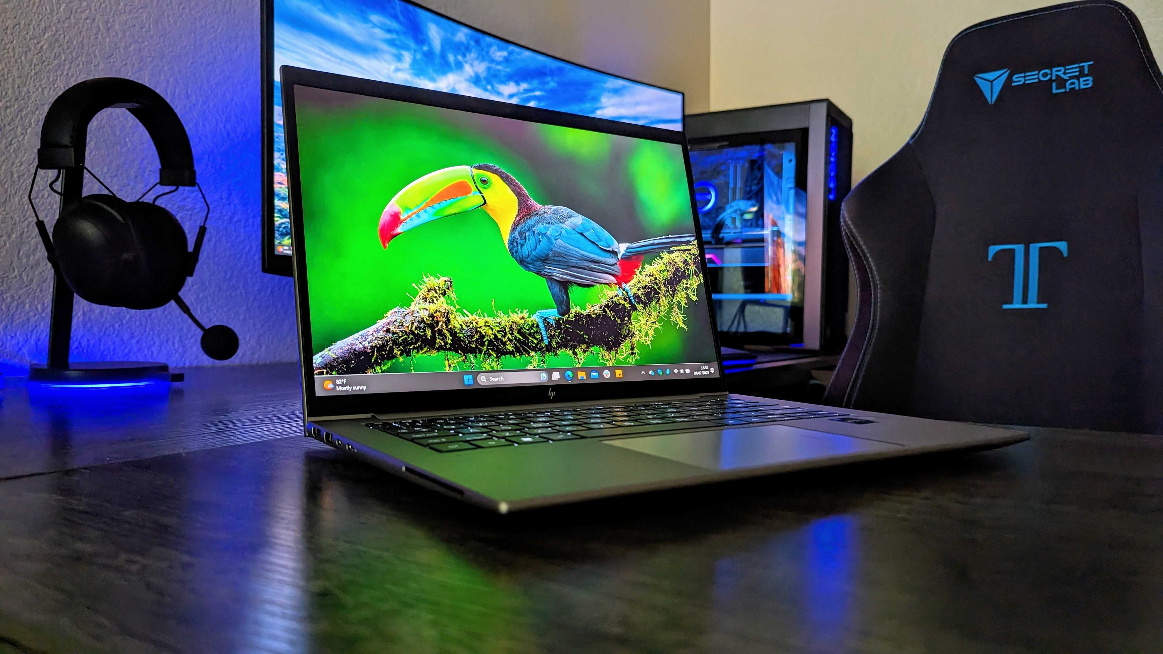 Image of the HP ZBook Firefly 14" (G10) open and on a desk.